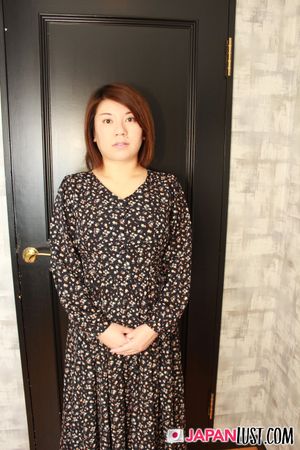 Chubby Japanese MILF Earns A Big POV Creampie - Photo 10