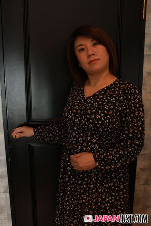 Chubby Japanese MILF Earns A Big POV Creampie - Photo 12