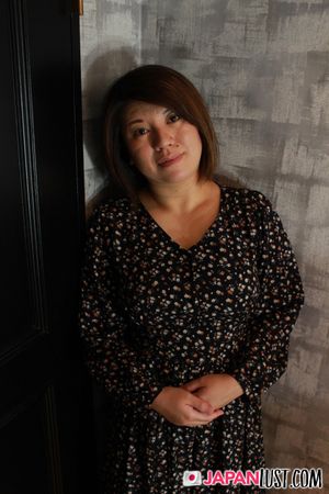 Chubby Japanese MILF Earns A Big POV Creampie - Photo 22