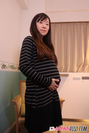 Pregnant Japanese Got Her Hairy Pussy Rammed and Creampie - Photo 15