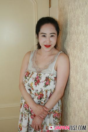 Thick Busty Japanese MILF Enjoy Deep Pounding and Creampie - Photo 11