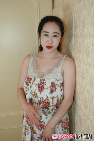 Thick Busty Japanese MILF Enjoy Deep Pounding and Creampie - Photo 12