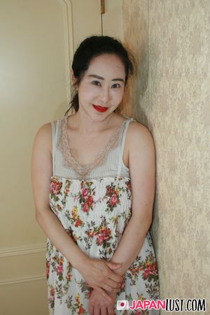 Thick Busty Japanese MILF Enjoy Deep Pounding and Creampie - Photo 14