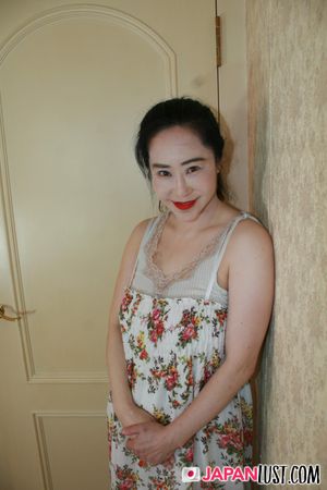 Thick Busty Japanese MILF Enjoy Deep Pounding and Creampie - Photo 17