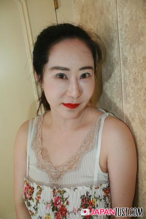 Thick Busty Japanese MILF Enjoy Deep Pounding and Creampie - Photo 19