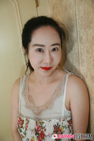 Thick Busty Japanese MILF Enjoy Deep Pounding and Creampie - Photo 20
