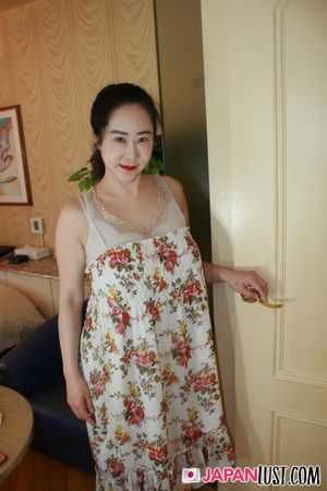 Thick Busty Japanese MILF Enjoy Deep Pounding and Creampie - Photo 27