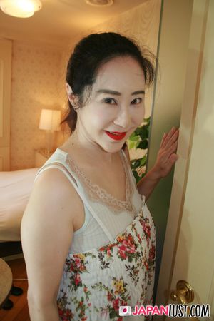 Thick Busty Japanese MILF Enjoy Deep Pounding and Creampie - Photo 42