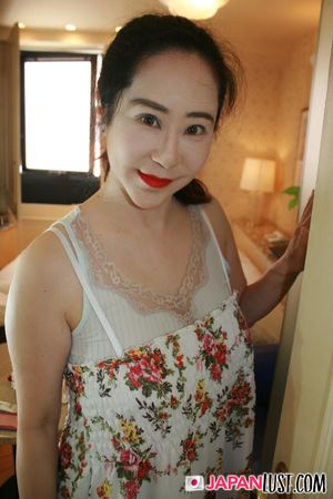 Thick Busty Japanese MILF Enjoy Deep Pounding and Creampie - Photo 44