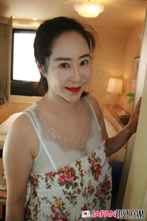 Thick Busty Japanese MILF Enjoy Deep Pounding and Creampie - Photo 46