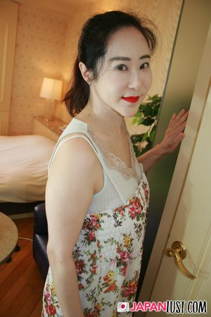 Thick Busty Japanese MILF Enjoy Deep Pounding and Creampie - Photo 48