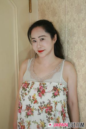 Thick Busty Japanese MILF Enjoy Deep Pounding and Creampie - Photo 5