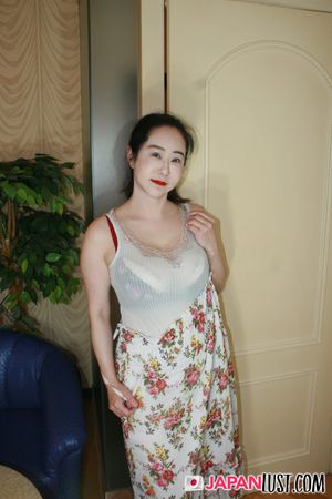 Thick Busty Japanese MILF Enjoy Deep Pounding and Creampie - Photo 52