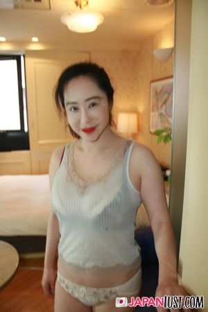 Thick Busty Japanese MILF Enjoy Deep Pounding and Creampie - Photo 65