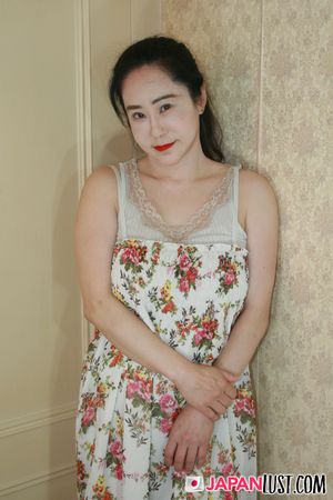 Thick Busty Japanese MILF Enjoy Deep Pounding and Creampie - Photo 7