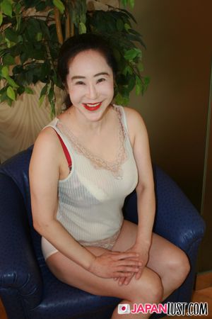 Thick Busty Japanese MILF Enjoy Deep Pounding and Creampie - Photo 79