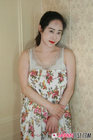 Thick Busty Japanese MILF Enjoy Deep Pounding and Creampie - Photo 9