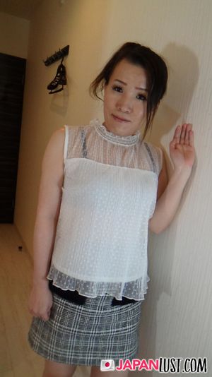 Hot Japanese MILF Loves Hard Fuck and Creampie - Photo 39