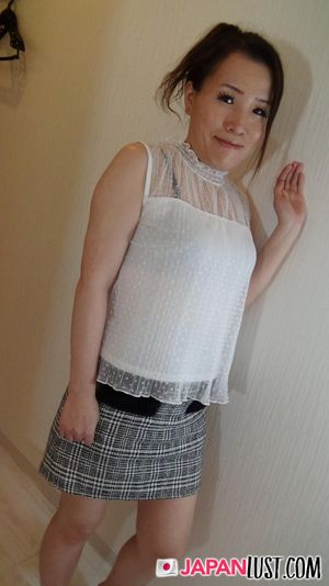Hot Japanese MILF Loves Hard Fuck and Creampie - Photo 42