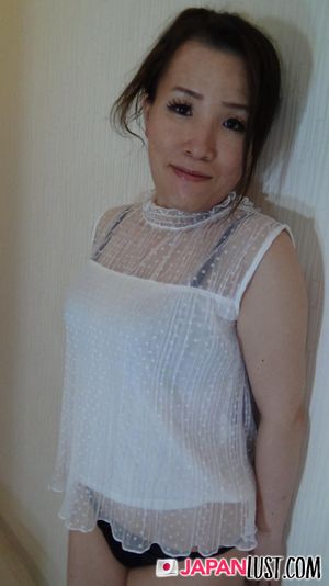 Hot Japanese MILF Loves Hard Fuck and Creampie - Photo 47