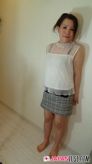 Hot Japanese MILF Loves Hard Fuck and Creampie - Photo 9