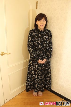All Natural Japanese Cougar Shivers For POV Creampie - Photo 11