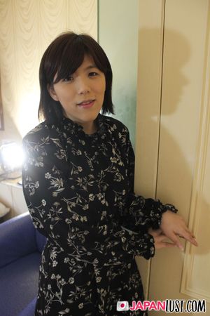 All Natural Japanese Cougar Shivers For POV Creampie - Photo 15