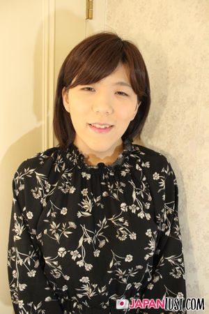 All Natural Japanese Cougar Shivers For POV Creampie - Photo 7