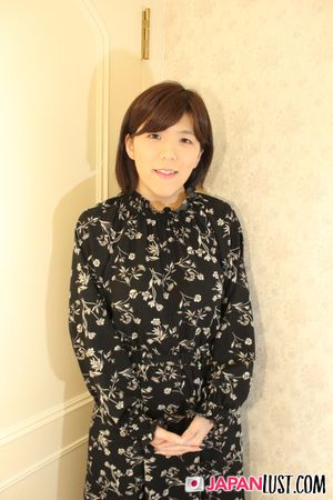All Natural Japanese Cougar Shivers For POV Creampie - Photo 8