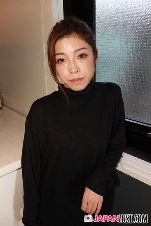 Slender Japanese MILF Returns For More Creampie - Photo 10