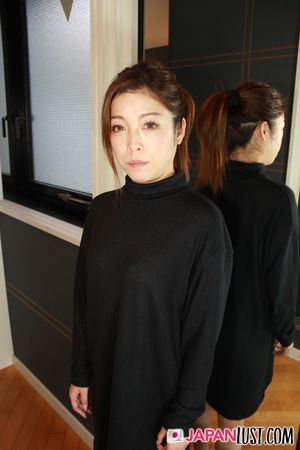 Slender Japanese MILF Returns For More Creampie - Photo 13