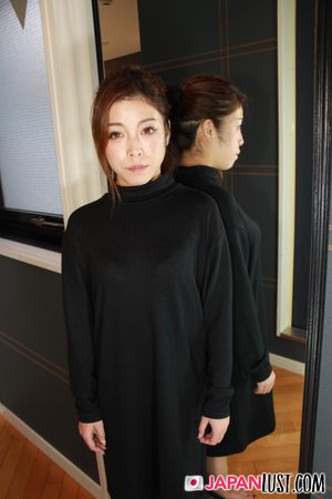 Slender Japanese MILF Returns For More Creampie - Photo 15