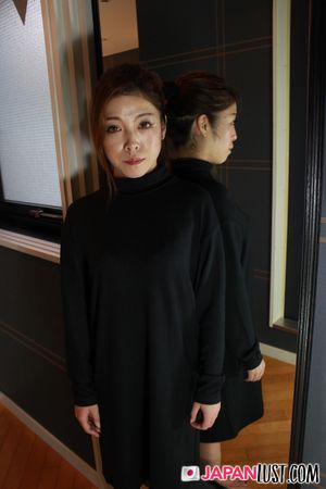 Slender Japanese MILF Returns For More Creampie - Photo 16