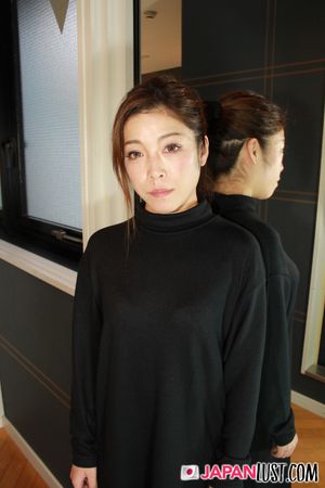 Slender Japanese MILF Returns For More Creampie - Photo 21