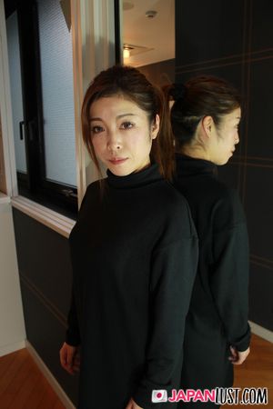 Slender Japanese MILF Returns For More Creampie - Photo 35