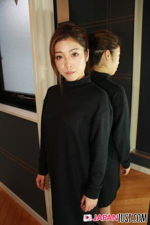 Slender Japanese MILF Returns For More Creampie - Photo 36