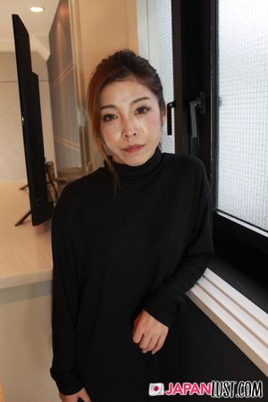 Slender Japanese MILF Returns For More Creampie - Photo 5