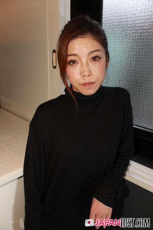 Slender Japanese MILF Returns For More Creampie - Photo 9