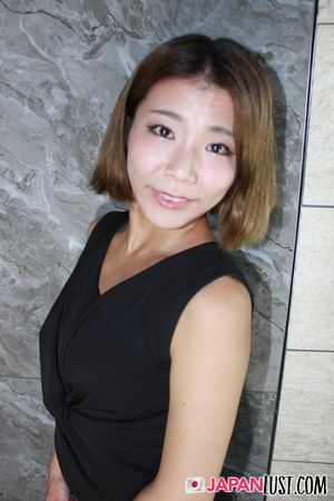 Sexy Slender Japan MILF Gets Creampie In Shaved Pussy - Photo 24