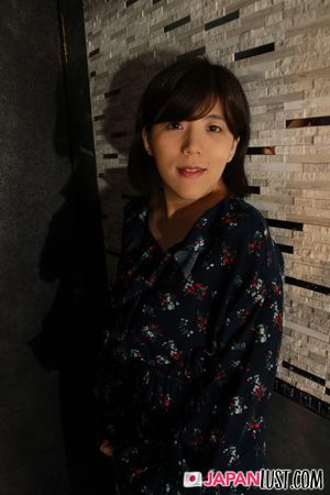 Natural Japanese MILF Bends Over For a POV Sex and Creampie - Photo 10