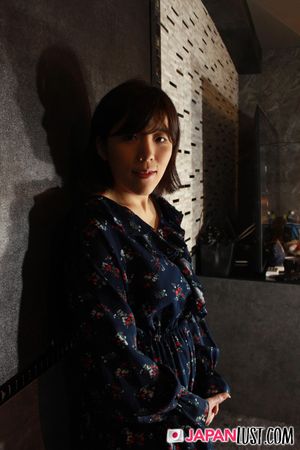 Natural Japanese MILF Bends Over For a POV Sex and Creampie - Photo 22