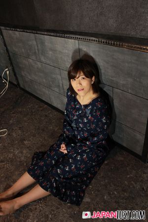 Natural Japanese MILF Bends Over For a POV Sex and Creampie - Photo 35