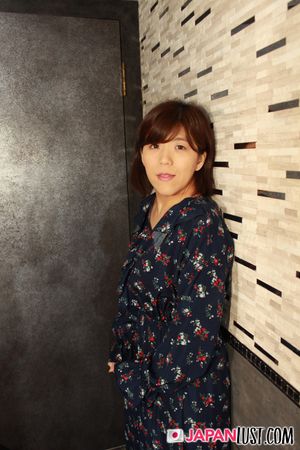 Natural Japanese MILF Bends Over For a POV Sex and Creampie - Photo 7