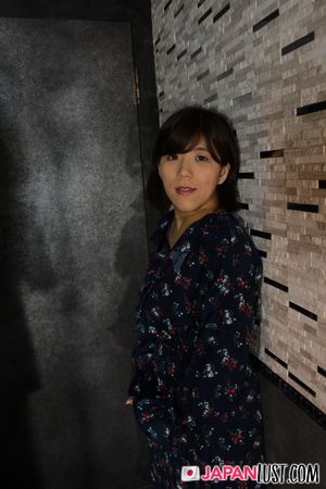 Natural Japanese MILF Bends Over For a POV Sex and Creampie - Photo 8