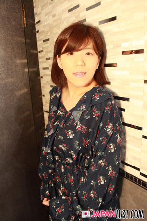 Natural Japanese MILF Bends Over For a POV Sex and Creampie - Photo 9