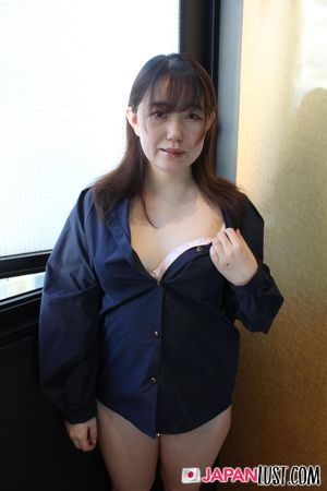 Natural Thick Japanese With Amazing Body Get Creampie - Photo 15