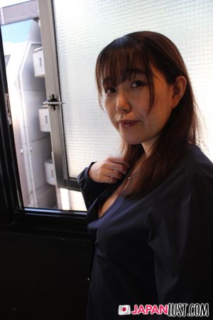 Natural Thick Japanese With Amazing Body Get Creampie - Photo 8