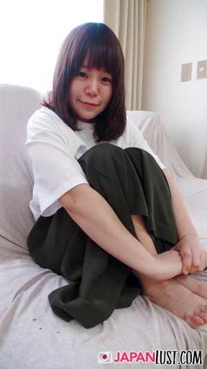 Sweet Japanese Teen Amateur Bares It All For POV Creampie - Photo 21