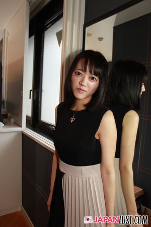 Slender Japanese Amateur Shaved Pussy POV Creampie - Photo 42