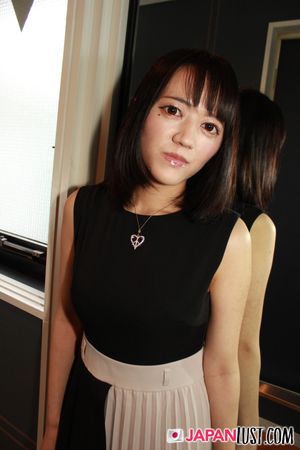 Slender Japanese Amateur Shaved Pussy POV Creampie - Photo 43